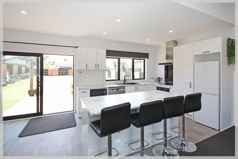 Photo of property in 6 Dustin Street, Foxton Beach, Foxton, 4815