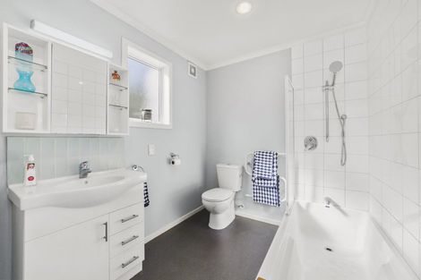 Photo of property in 25 Omar Street, Khandallah, Wellington, 6035
