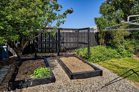 Photo of property in 21 Rewarewa Crescent, Waikanae, 5036