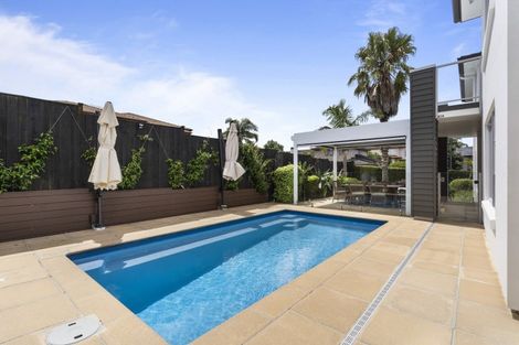 Photo of property in 14 Tranquility Rise, Mellons Bay, Auckland, 2014