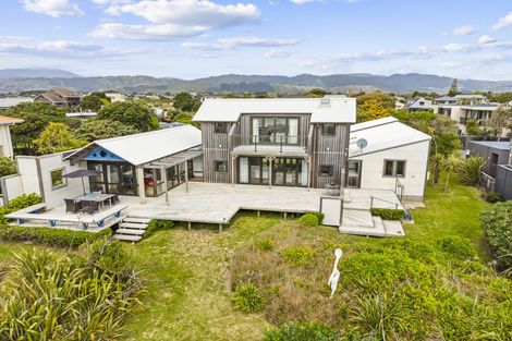 Photo of property in 5 Nuhaka Place, Paraparaumu Beach, Paraparaumu, 5032