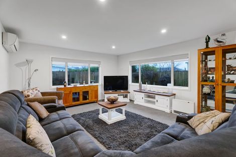 Photo of property in 2 Rayner Way, Glen Avon, New Plymouth, 4312