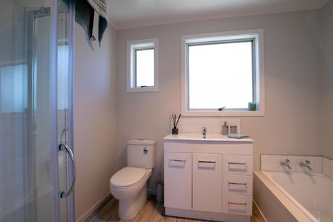 Photo of property in 8 Carbery Place, Manurewa, Auckland, 2102