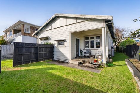 Photo of property in 33 Gaine Street, New Plymouth, 4310