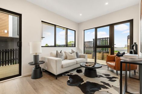 Photo of property in 2/143 Carlisle Road, Northcross, Auckland, 0632