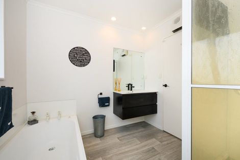 Photo of property in 3 Ferry Street, Foxton Beach, Foxton, 4815