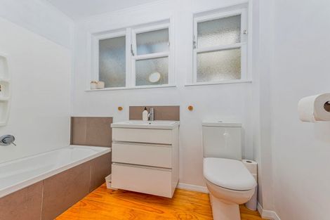 Photo of property in 10 Marie Crescent, Te Atatu South, Auckland, 0610