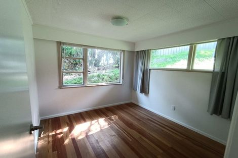 Photo of property in 29 Miles Crescent, Newlands, Wellington, 6037