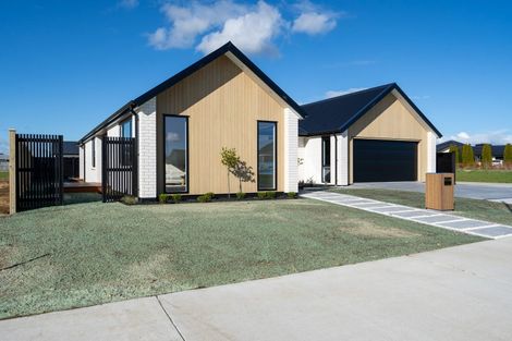 Photo of property in 14a Rose Leigh Drive, Cambridge, 3434