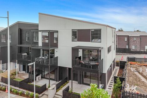 Photo of property in 2/1 Ko Roa Lane, Hobsonville, Auckland, 0616