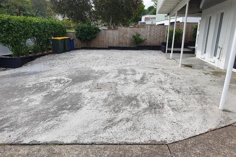 Photo of property in 34 Kemp Road, Massey, Auckland, 0614