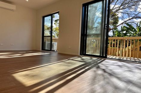 Photo of property in 3/147c Carlisle Road, Northcross, Auckland, 0632