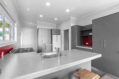 Photo of property in 27 List Street, Welbourn, New Plymouth, 4310