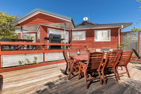 Photo of property in 3 Gala Place, Henderson, Auckland, 0612