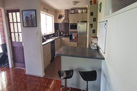 Photo of property in 22 Deane Avenue, Titirangi, Auckland, 0604