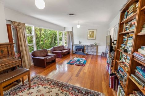 Photo of property in 18 Kiwi Crescent, Tawa, Wellington, 5028