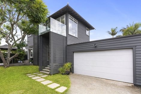 Photo of property in 1/9 Pierce Road, Milford, Auckland, 0620