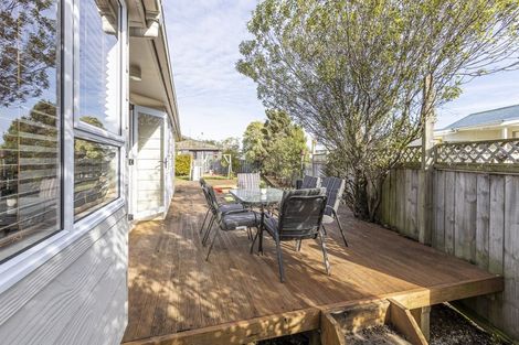Photo of property in 16 Perrin Place, Kelvin Grove, Palmerston North, 4414