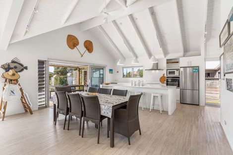 Photo of property in 132 Kiwi Road, Whangamata, 3620