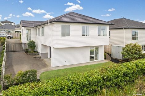 Photo of property in 10 Bine Crescent, Orewa, 0931