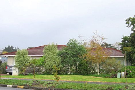 Photo of property in 1/37 Pinewood Grove, Botany Downs, Auckland, 2010