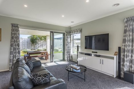 Photo of property in 16 Petrel Close, Paraparaumu Beach, Paraparaumu, 5032