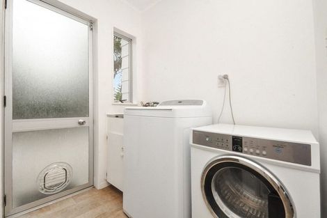 Photo of property in 19 Rehia Road, Massey, Auckland, 0614