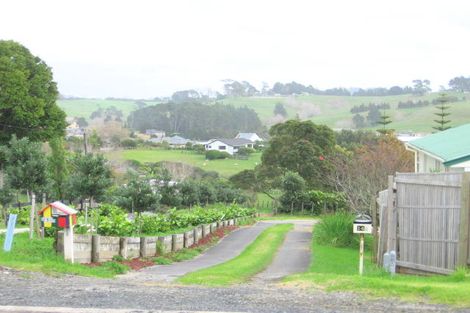 Photo of property in 1/14d Moffat Road, Red Beach, 0932