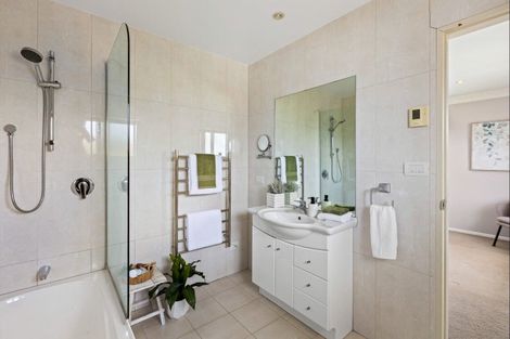 Photo of property in 52 Grovenor Drive, Orewa, 0931