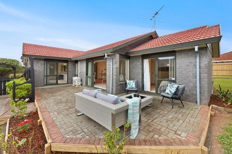 Photo of property in 76 Burswood Drive, Burswood, Auckland, 2013