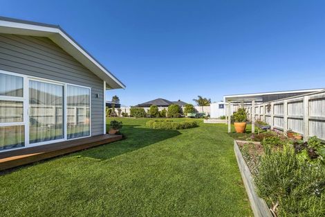 Photo of property in 7 Cross Street, Lepperton, New Plymouth, 4373