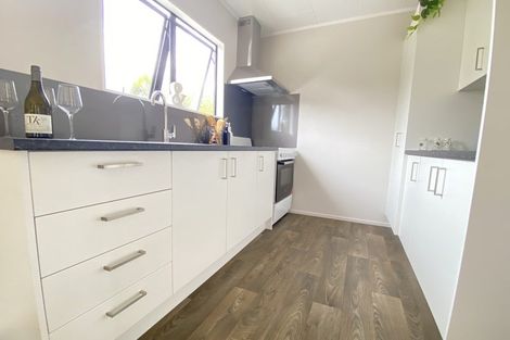 Photo of property in 3 Lowell Place, Massey, Auckland, 0614