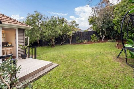 Photo of property in 2 Nutsey Avenue, Northcote, Auckland, 0627