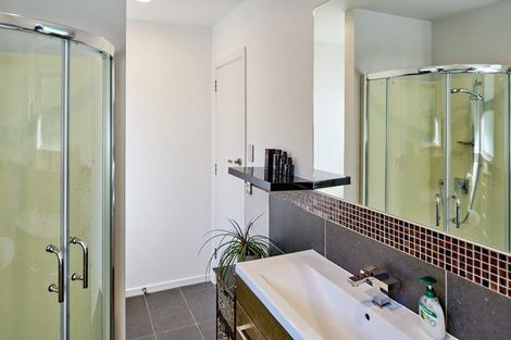 Photo of property in 92 Mana View Road, Paremata, Porirua, 5026