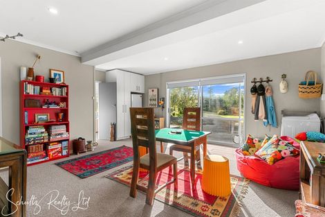 Photo of property in 23 Oxford Street, Whakapirau, 0583