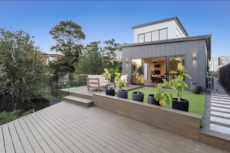 Photo of property in 22 Pukeko Road, Hobsonville, 0616