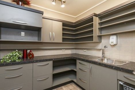 Photo of property in 37 East Street, Terrace End, Palmerston North, 4410