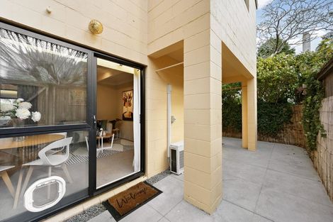 Photo of property in 35 Burma Road, Khandallah, Wellington, 6035