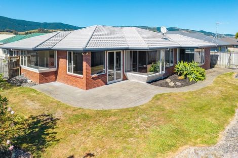 Photo of property in 10 Masefield Street, Stoke, Nelson, 7011