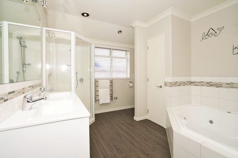 Photo of property in 18 Burgundy Court, Rototuna, Hamilton, 3210