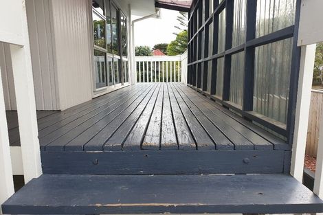 Photo of property in 34 Kemp Road, Massey, Auckland, 0614