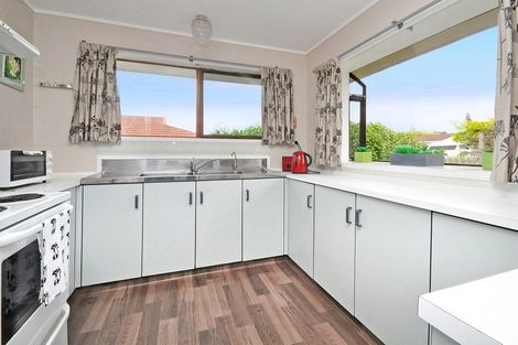 Photo of property in 10 Faith Bullock Place, New Lynn, Auckland, 0600