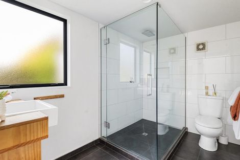 Photo of property in 72 Eversleigh Road, Belmont, Auckland, 0622