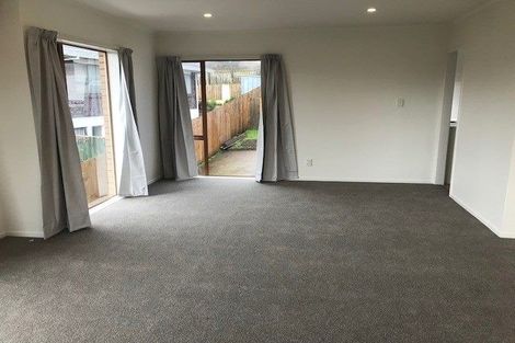 Photo of property in 12 Prince Regent Drive, Half Moon Bay, Auckland, 2012