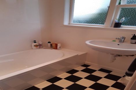 Photo of property in 37 Kowhai Terrace, Saint Martins, Christchurch, 8022