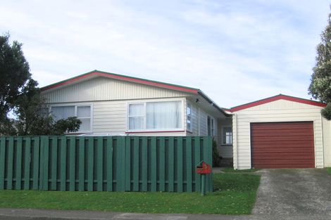 Photo of property in 46 Somes Crescent, Newlands, Wellington, 6037