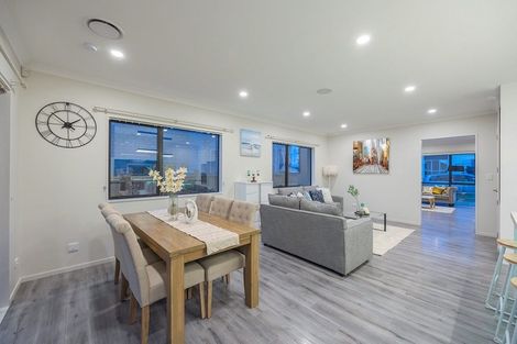 Photo of property in 10 Drumconnell Drive, Flat Bush, Auckland, 2019