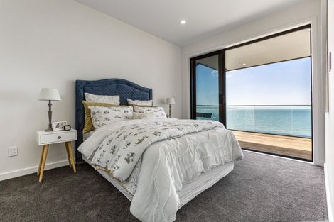 Photo of property in 8a Crispe Road, Clarks Beach, 2122