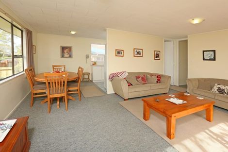 Photo of property in 9 Compass Place, Te Atatu Peninsula, Auckland, 0610
