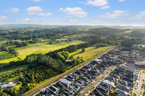 Photo of property in 37 Nobilo Road, Kumeu, 0810